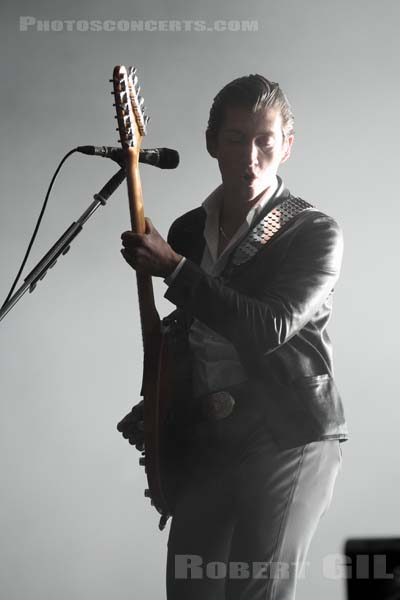 ARCTIC MONKEYS - 2014-08-22 - SAINT CLOUD - Domaine National - Grande Scene - 